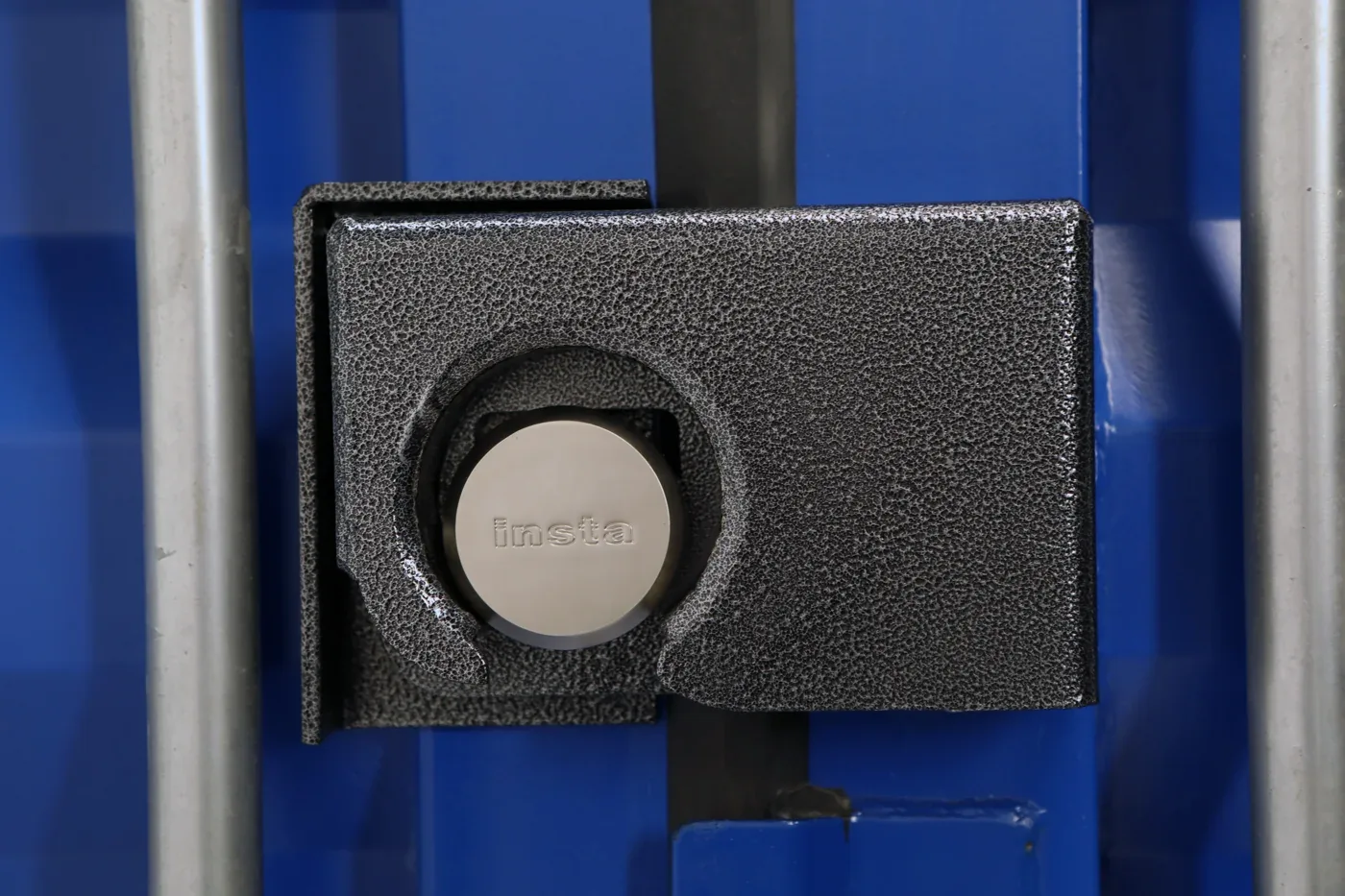 INSTA Bolt-On Puck Lock Box